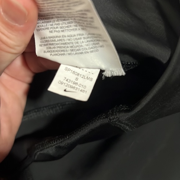 Nike Motion Training capris. Very flattering. Very gently used. Mesh detail. - Picture 12 of 14